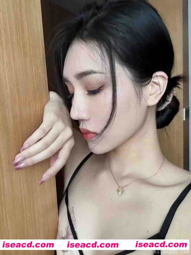 [COS/视频/步兵合集] 抖音40万粉 米NANA&娜我走 私人订制福利合集 [102p 12v] [200M]