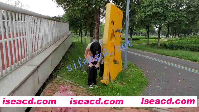 [视频/步兵/合集] 推特露出福利姬：cikaimoon 户外全裸/调戏保安/公厕/路人合影系列合集 [8V] [2.9G]